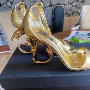 Beautiful Dolce & Gabbana Keira heels Gold